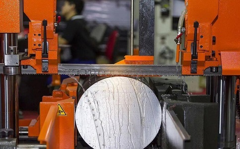 简阳立式金属带锯床切削出现跑带故障解决方法！